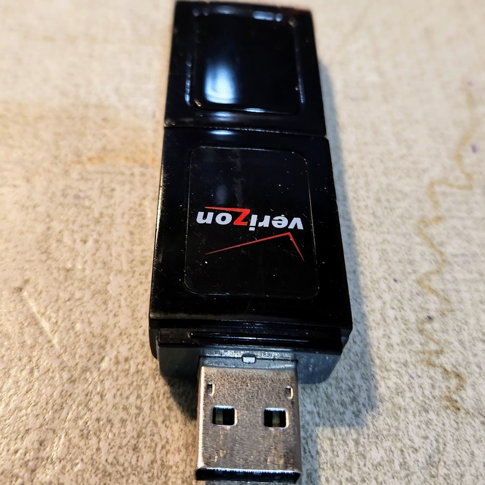 Verizon Wireless Modem /USB Cellular 3-G Broadband • Model USB 727.  P-XXX